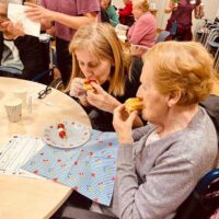 Cocina intergeneracional para el Día de la Madre