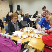 Cocina intergeneracional para el Día de la Madre