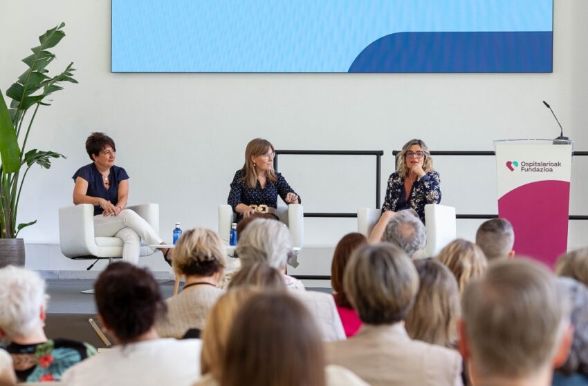 Ospitalarioak Fundazioak Euskadiko, Nafarroako eta Kantabriako zentroetarako bere Lidergo Programa itxi du Arrasaten Ezkerretik eskuinera, Teresa Marco, Fuencisla de Santos eta Larraitz Urrestilla