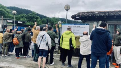 Junio, un mes para reforzar nuestro compromiso con el medio ambiente y la sostenibilidad Varias personas, en el garbigune de Arrasate