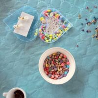 Pintura, juego, pulseras y helados