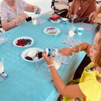 Pintura, juego, pulseras y helados