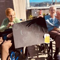 Bratwurstak, pretzelak eta garagardoa goiko terrazan: Prost! Bratwurstak, pretzelak eta garagardoa goiko terrazan: Prost!