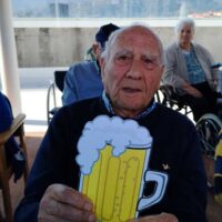 Bratwurstak, pretzelak eta garagardoa goiko terrazan: Prost! Bratwurstak, pretzelak eta garagardoa goiko terrazan: Prost!