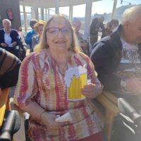 Bratwurstak, pretzelak eta garagardoa goiko terrazan: Prost! Bratwurstak, pretzelak eta garagardoa goiko terrazan: Prost!