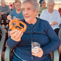 Bratwurstak, pretzelak eta garagardoa goiko terrazan: Prost! Bratwurstak, pretzelak eta garagardoa goiko terrazan: Prost!
