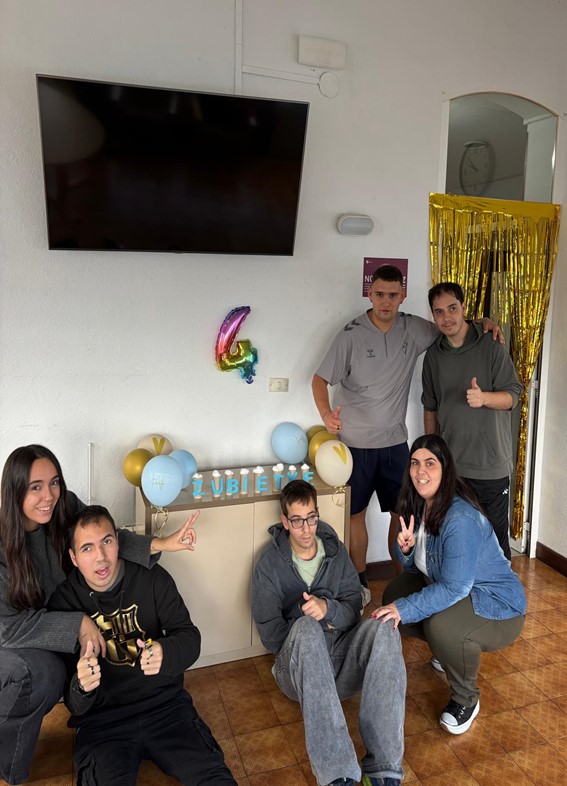 Zubi Etxe celebra su cuarto aniversario con una jornada de ocio y convivencia Zubi Etxe celebra su cuarto aniversario con una jornada de ocio y convivencia