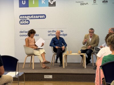 Iñaki Madariaga durante la mesa sobre duelo, salud mental y privación de libertad en los Cursos de Verano de UIK