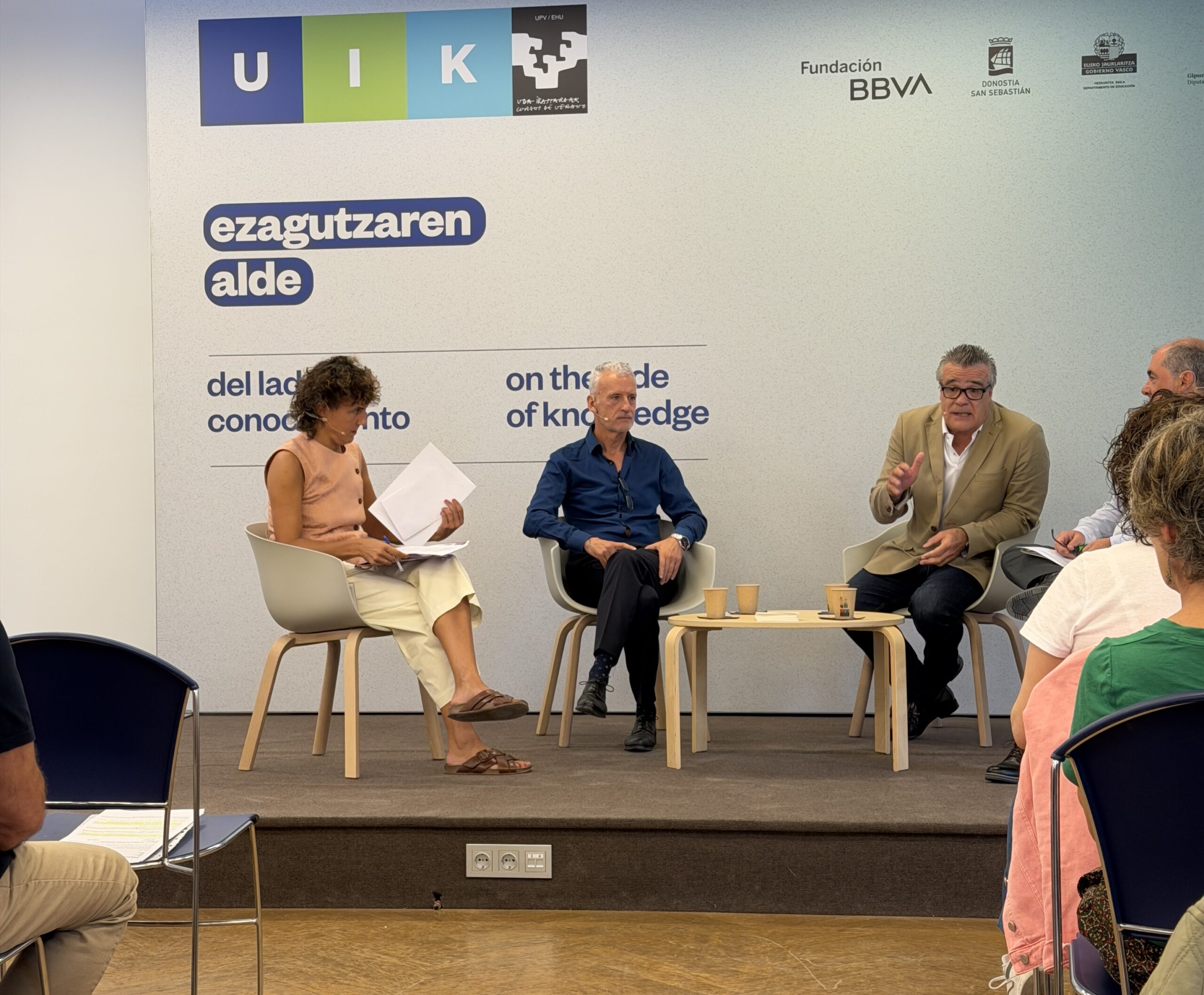 Iñaki Madariaga durante la mesa sobre duelo, salud mental y privación de libertad en los Cursos de Verano de UIK