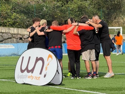 Futbola, topaketa eta inklusioa osasun mentala-ri ikusgarritasuna emateko partido de futbol por el dia mundial de la Salud Mental